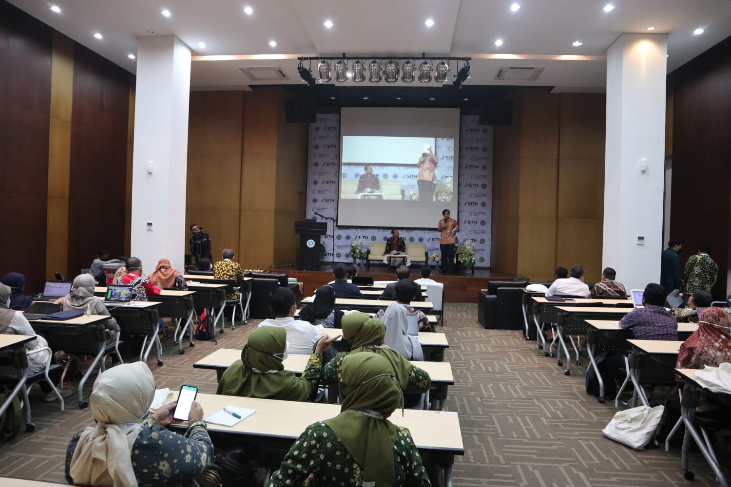 Menyelenggarakan Seminar Mapeki Xxv 14th International Symposium Of 