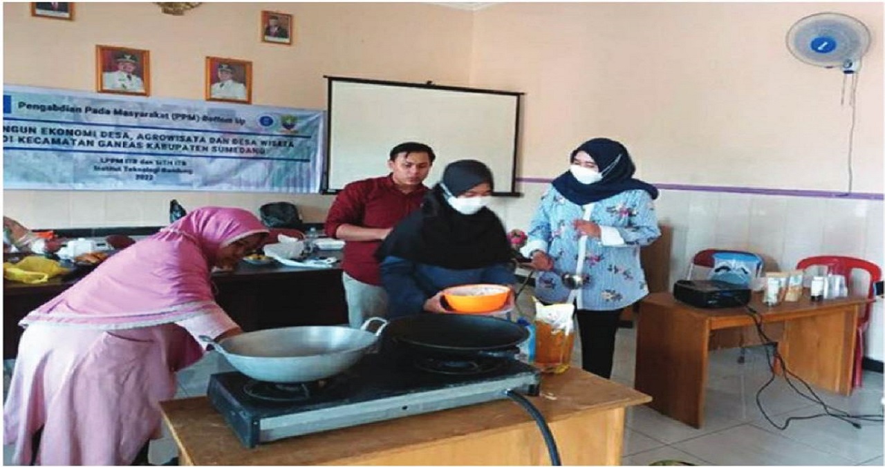 PPM SITH ITB Lakukan Pendampingan Pengolahan Talas Pratama di Desa Tanjunghurip, Sumedang